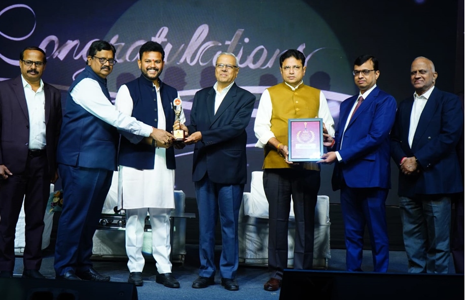 बद्रुका कॉलेज को HM TV अवॉर्ड समारोह में सम्मानित किया गया