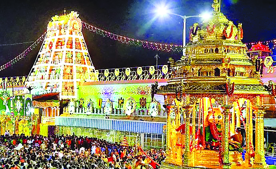 तिरुपति ट्रस्ट में 1 करोड़ रुपये का दान देने का दृश्य