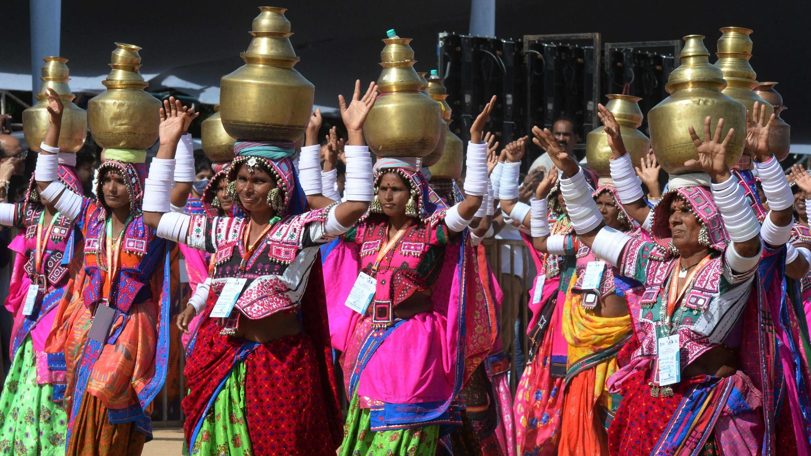 लंबाडी (बंजारा) नृत्य (Lambadi/Banjara Dance)