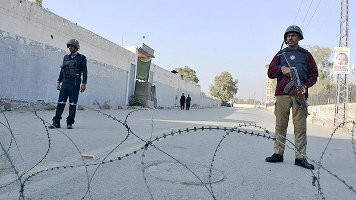 पाकिस्तान में सुरक्षा बलों ने आतंकवादियों को ढेर किया