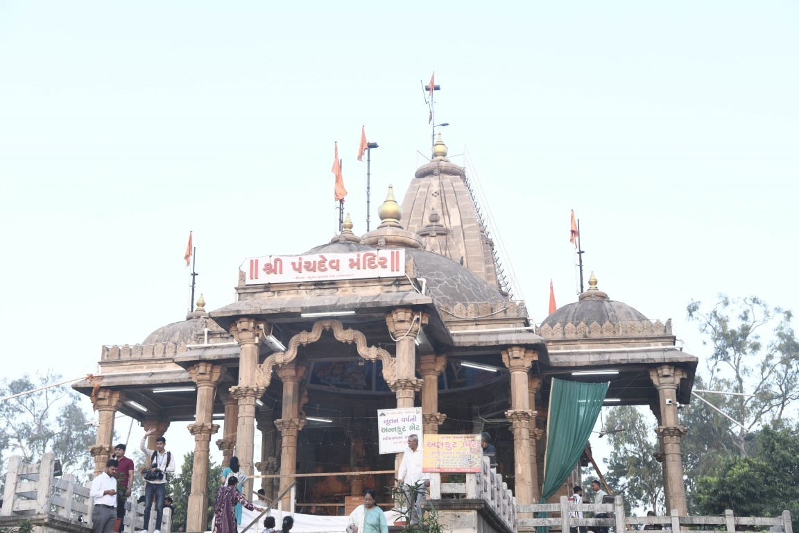 स्वप्नादेश से शिलान्यास तक: मंदिर निर्माण की दिव्य शुरुआत