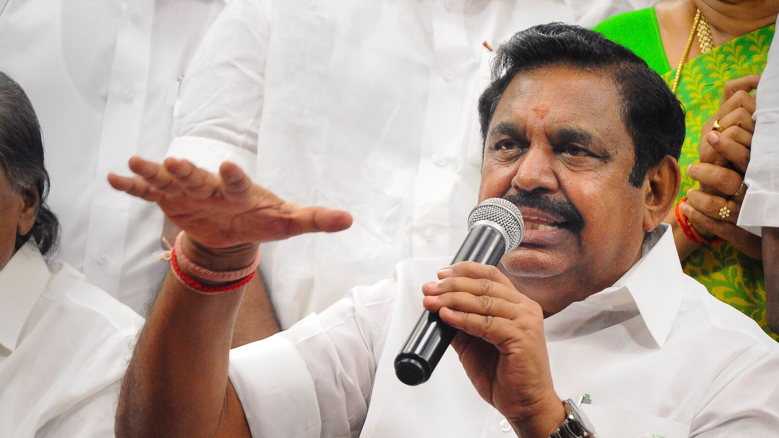 जल्लीकट्टू हादसे में जान गंवाने वालों को 10 लाख की राहत