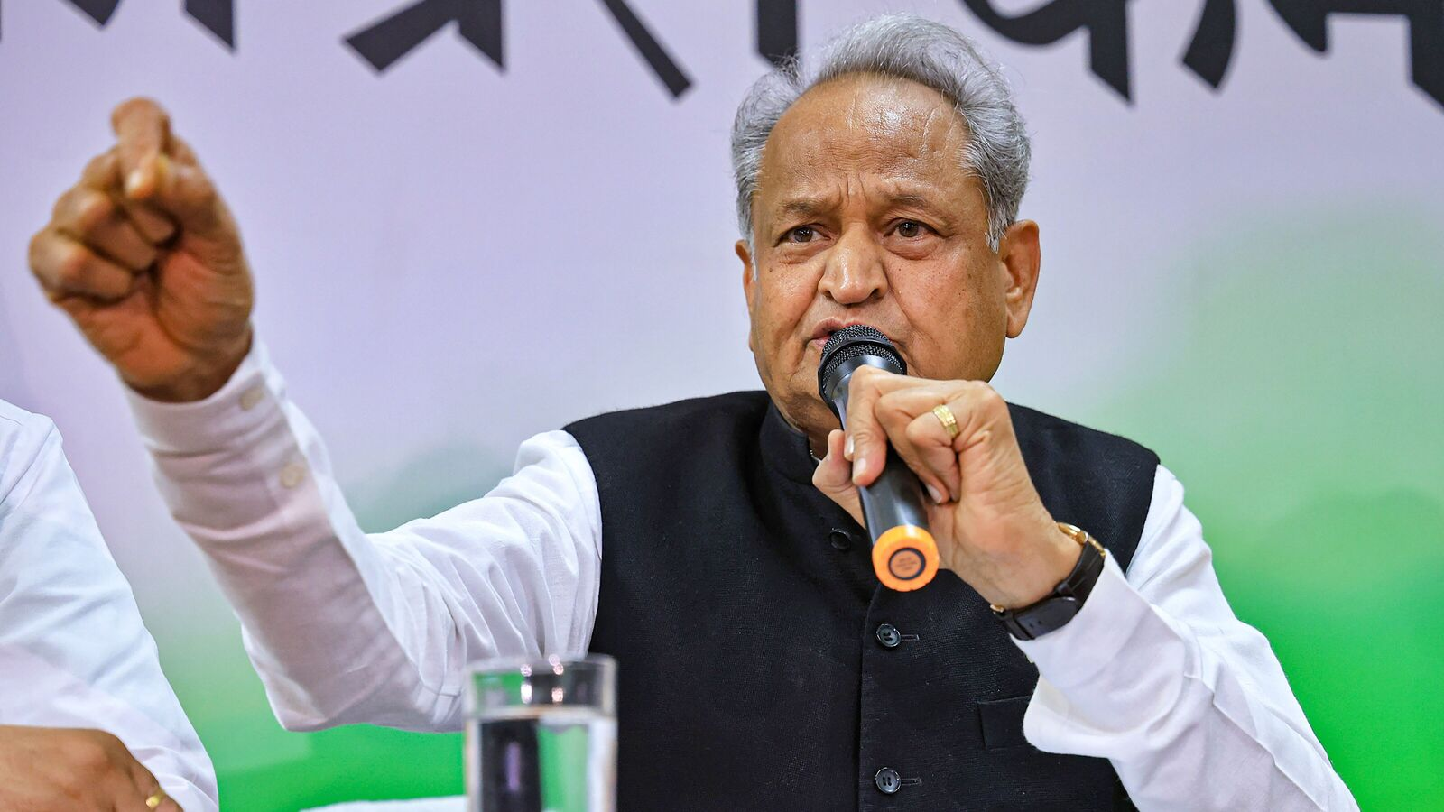 अशोक गहलोत बाड़मेर-बालोतरा जिले पुनर्गठन पर बोलते हुए