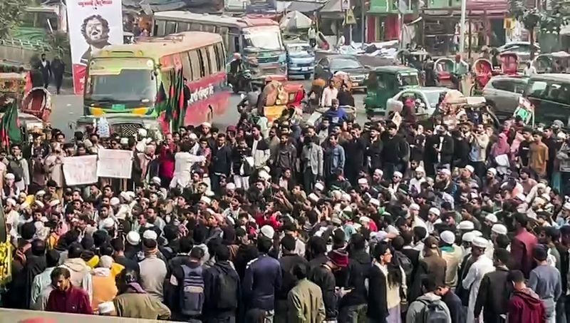 बांग्लादेश में भारत विरोधी मार्च, वर्क परमिट पर रोक की मांग