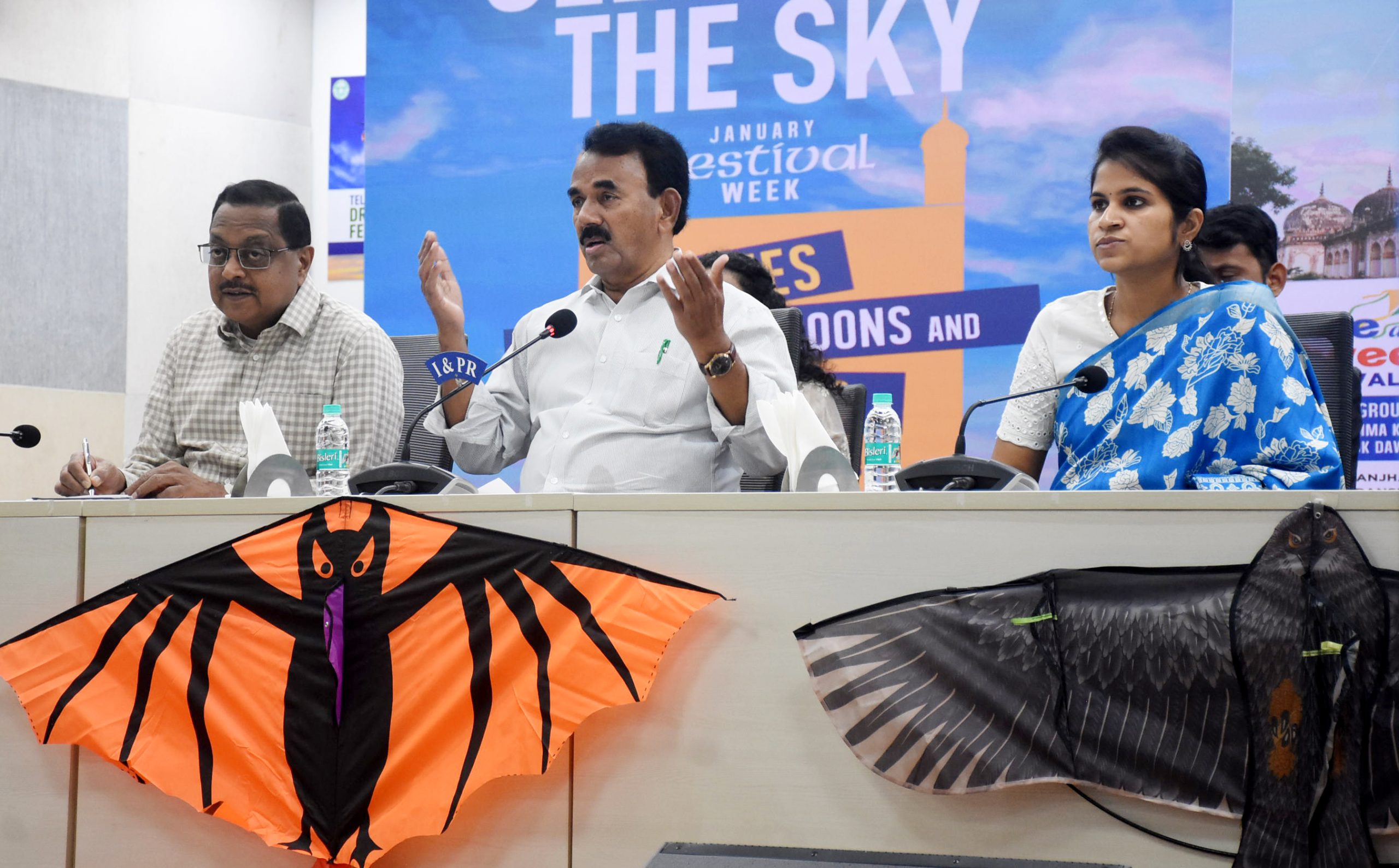 परेड ग्राउंड्स में उड़ती अंतरराष्ट्रीय पतंगें, हैदराबाद