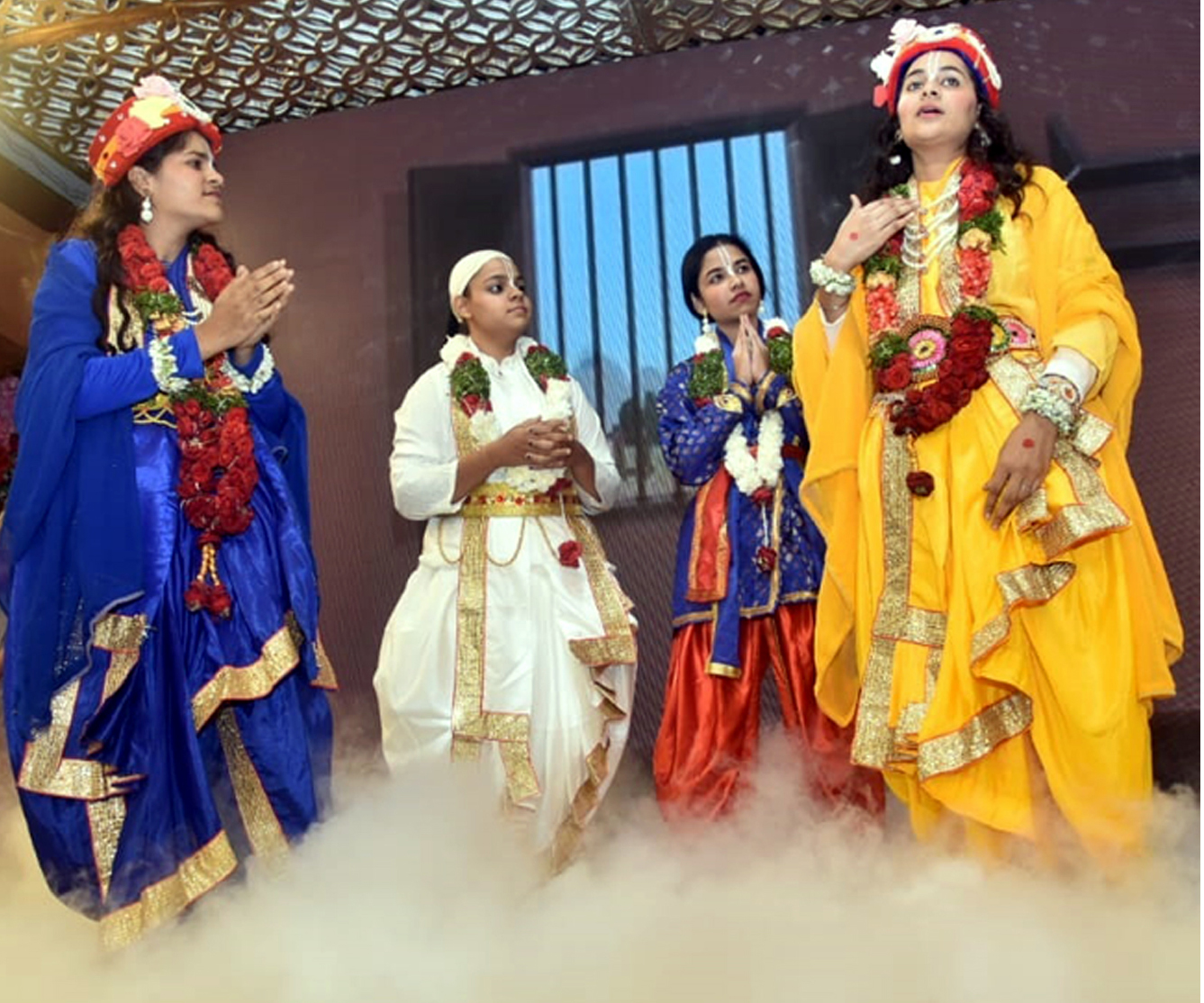 श्रीमद्भागवत कथा में प्रवचन करते बोधायन महाराजजी