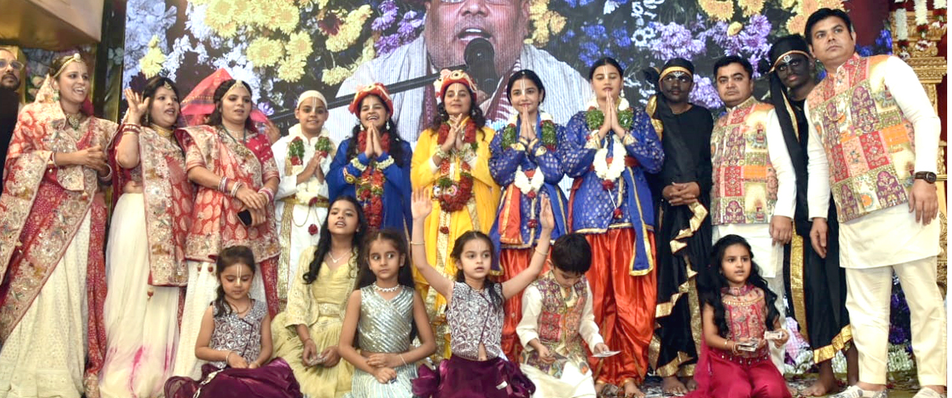 श्रीमद्भागवत कथा में प्रवचन करते बोधायन महाराजजी