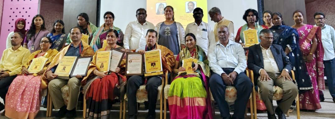 विश्व कैंसर निवारण दिवस कार्यक्रम में डॉक्टरों का सम्मान