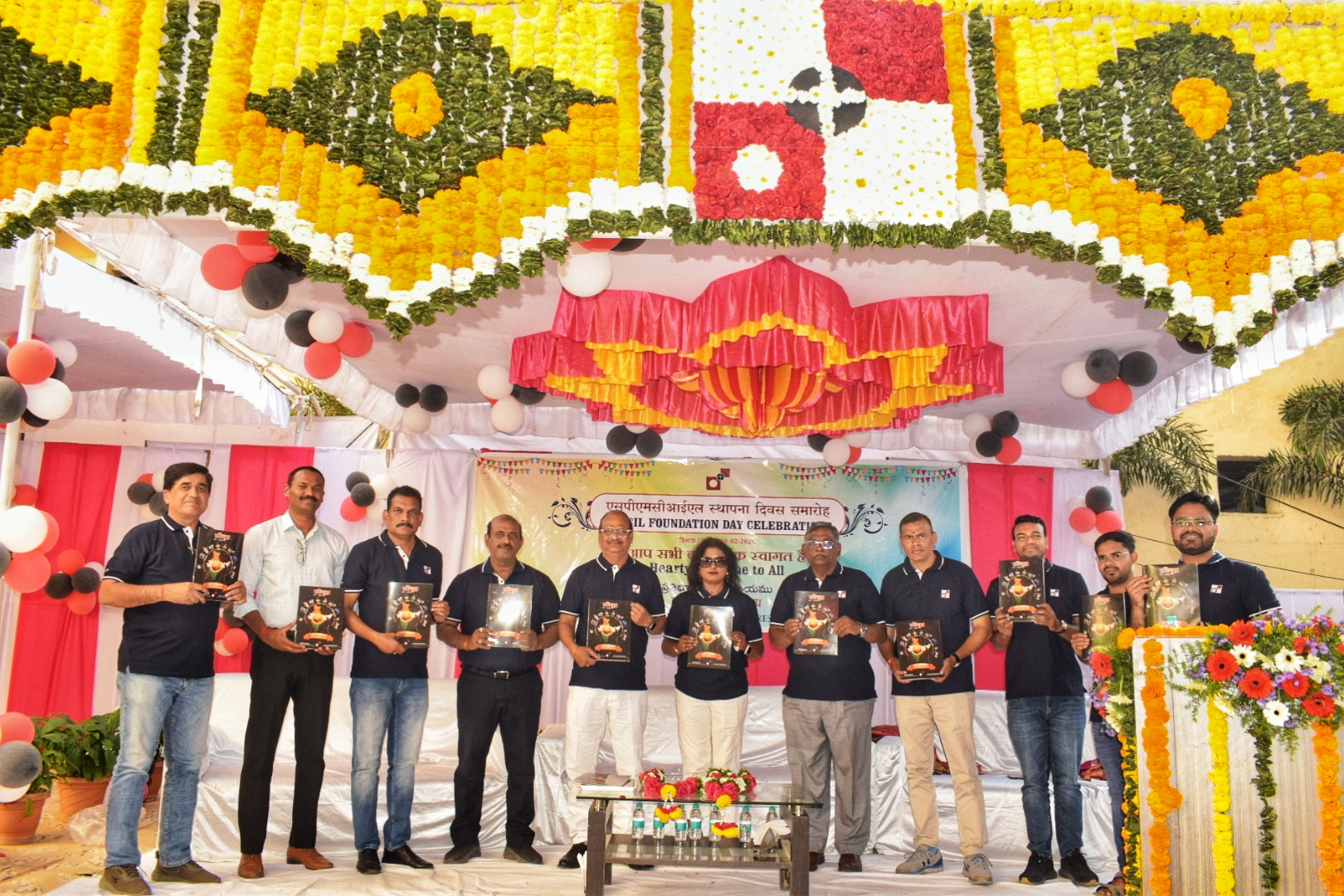 एसपीएमसीआईएल स्थापना दिवस पर ध्वजारोहण समारोहस्थापना दिवस पर ध्वजारोहण करते महाप्रबंधक एस.आर. वाजपे