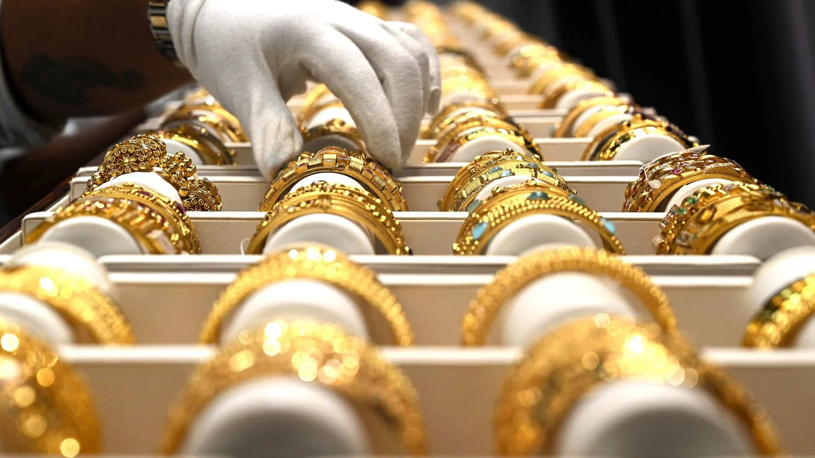 सोना-चांदी की बढ़ती कीमतों का प्रतीकात्मक चित्र