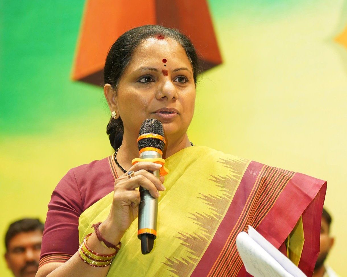 तेलंगाना जागृति सभा में भाषण देतीं के. कविता