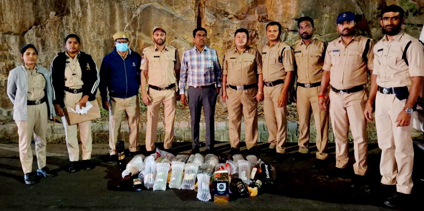 STF ने शमशाबाद एयरपोर्ट रूट पर शराब जब्त की