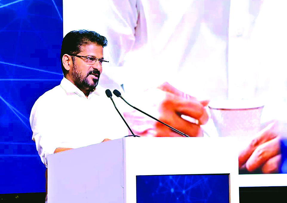 एआई समिट में एआई नीति और विवाद पर चर्चा