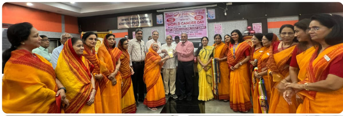 महिला मंडल और डॉक्टरों ने कैंसर जाँच शिविर का संचालन किया