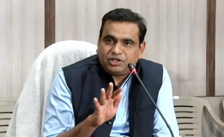 राज्य विकास पर बयान देते चामला किरण कुमार रेड्डी