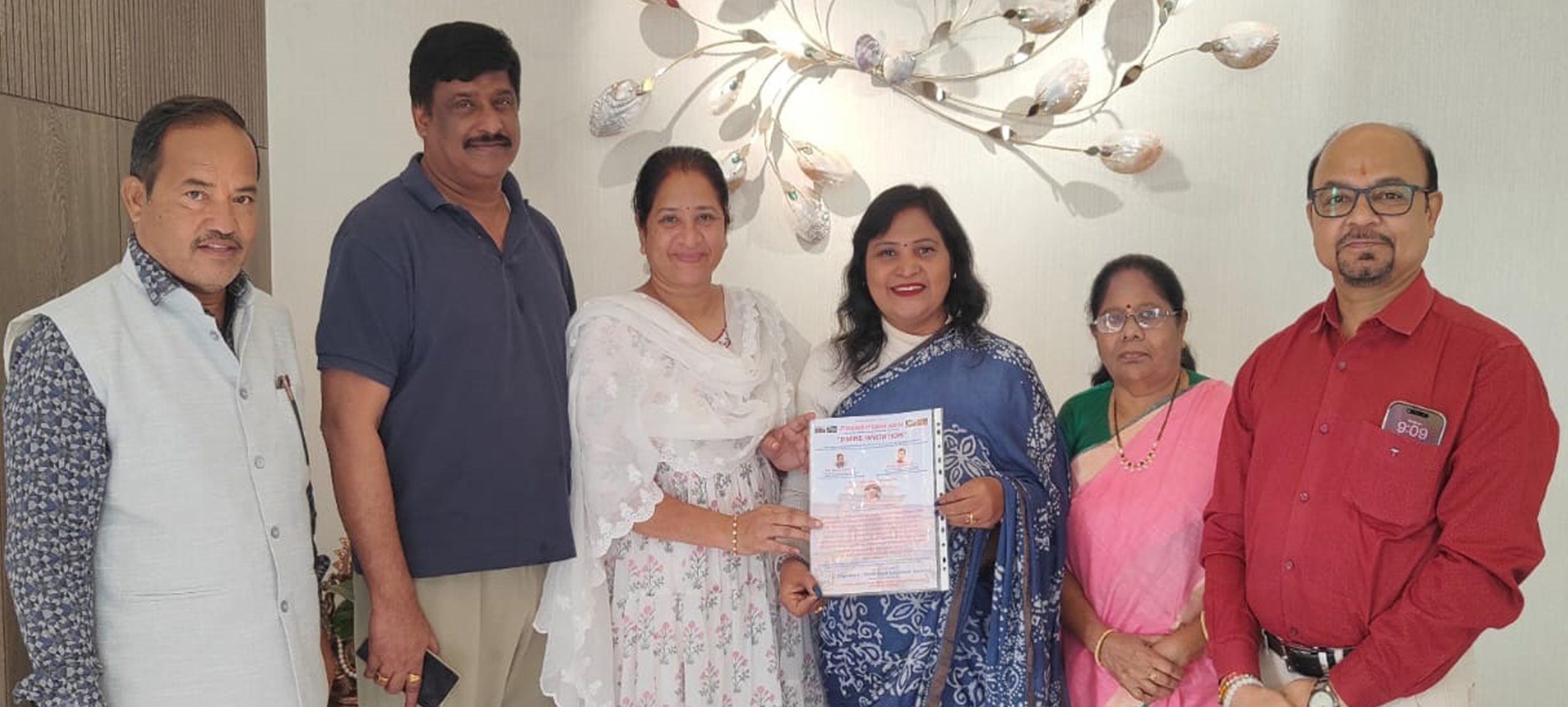 ब्रदीनाथ मंदिर में दिव्य दर्शन के लिए भक्तों की भीड़