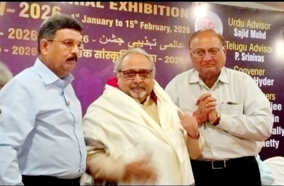 कवि सम्मेलन में कवियों का सम्मान और काव्य पाठ