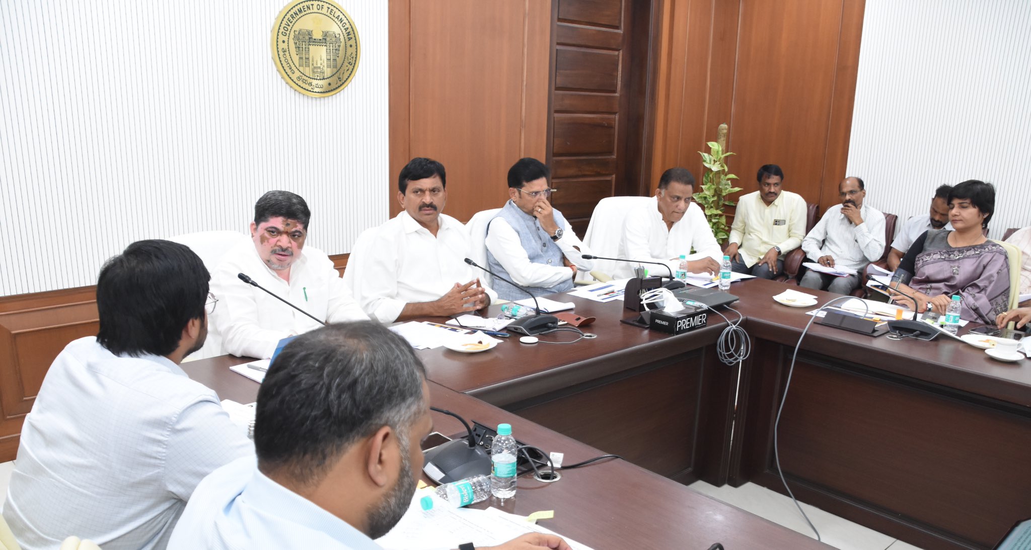 इंदिरम्मा घर योजना पर मंत्री की बैठक