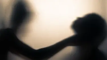 हत्या मामले में जांच करती पुलिस टीम