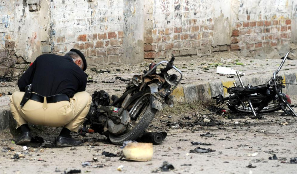 पाकिस्तान में पुलिस थाने के पास बम विस्फोट