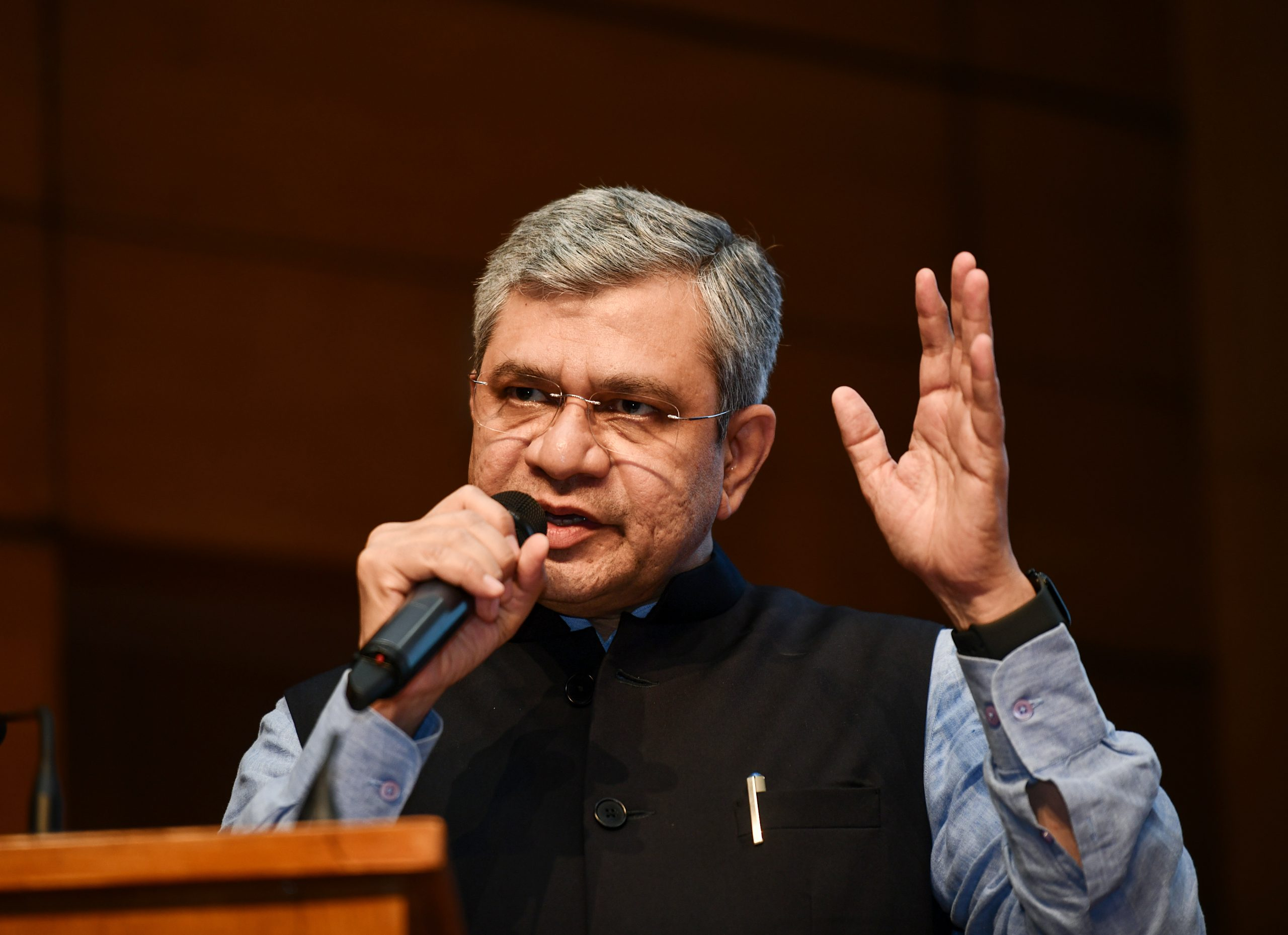 डीपफेक पर कड़े कानून जरूरी: वैष्णव