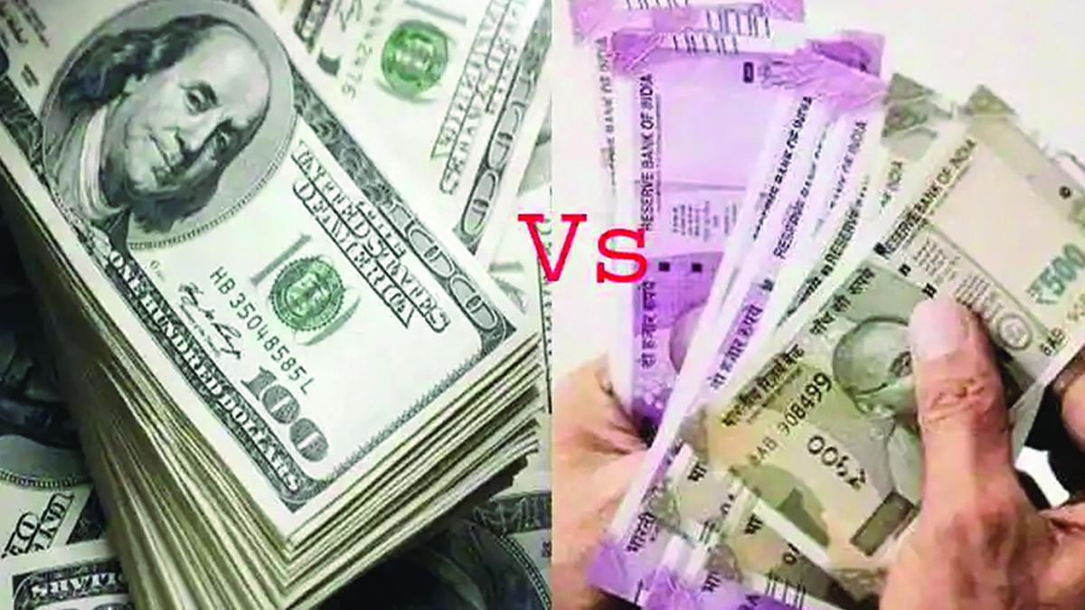 डॉलर के सामने गिरता भारतीय रुपया