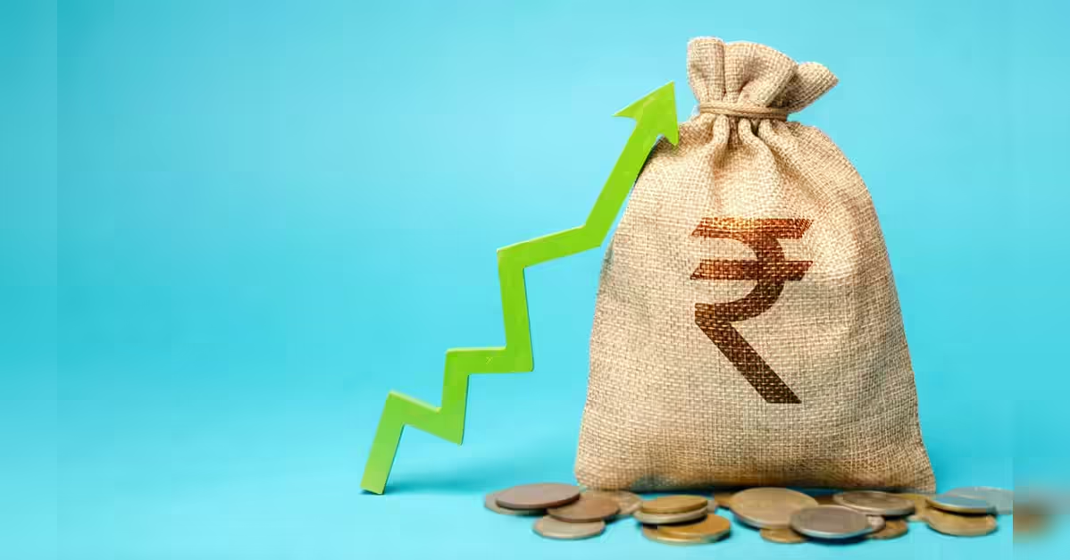 डॉलर के मुकाबले मजबूत होता रुपया