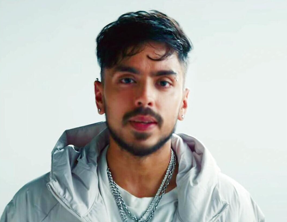 आदर्श गौतम ने फिल्म 'तू या मैं' के लिए फेस पियर्सिंग करवाई