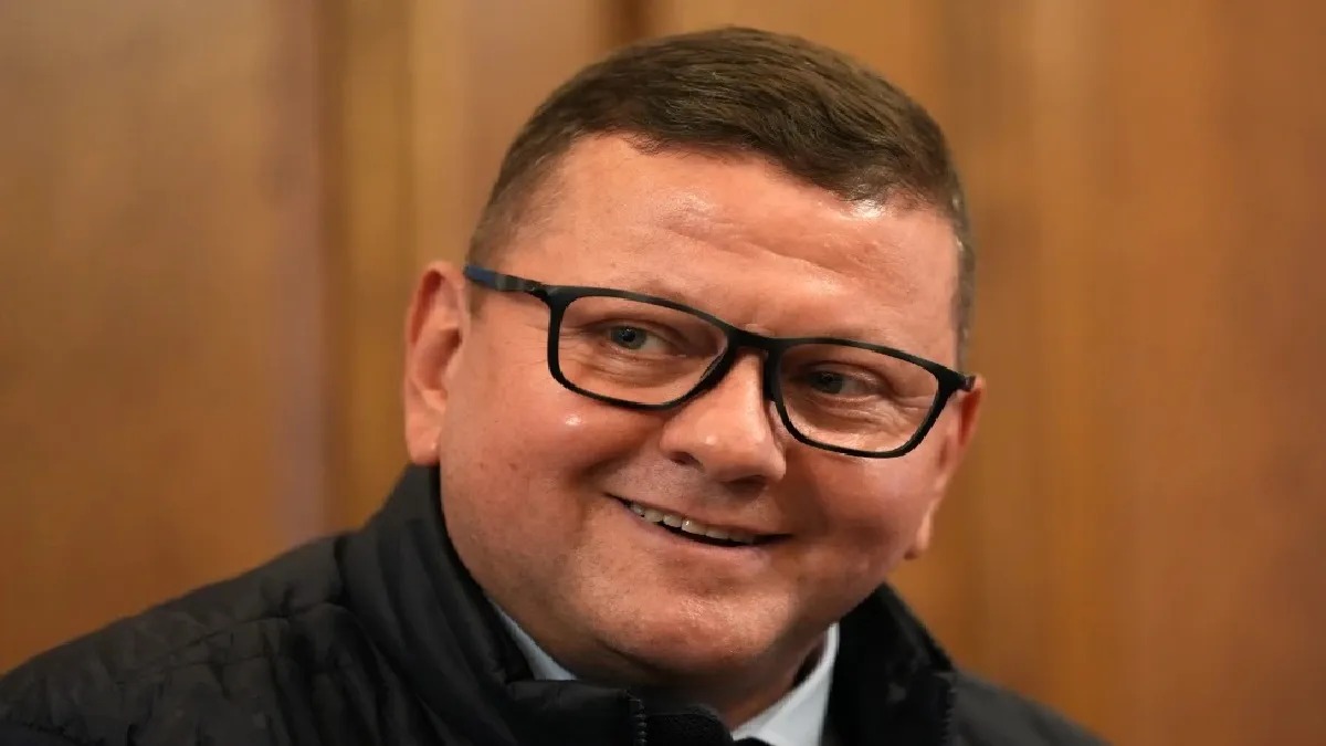 यूक्रेन के पूर्व सेना प्रमुख Valerii Zaluzhnyi ने राष्ट्रपति Volodymyr Zelenskyy के साथ अपने रणनीतिक और राजनीतिक मतभेदों का खुलासा किया।