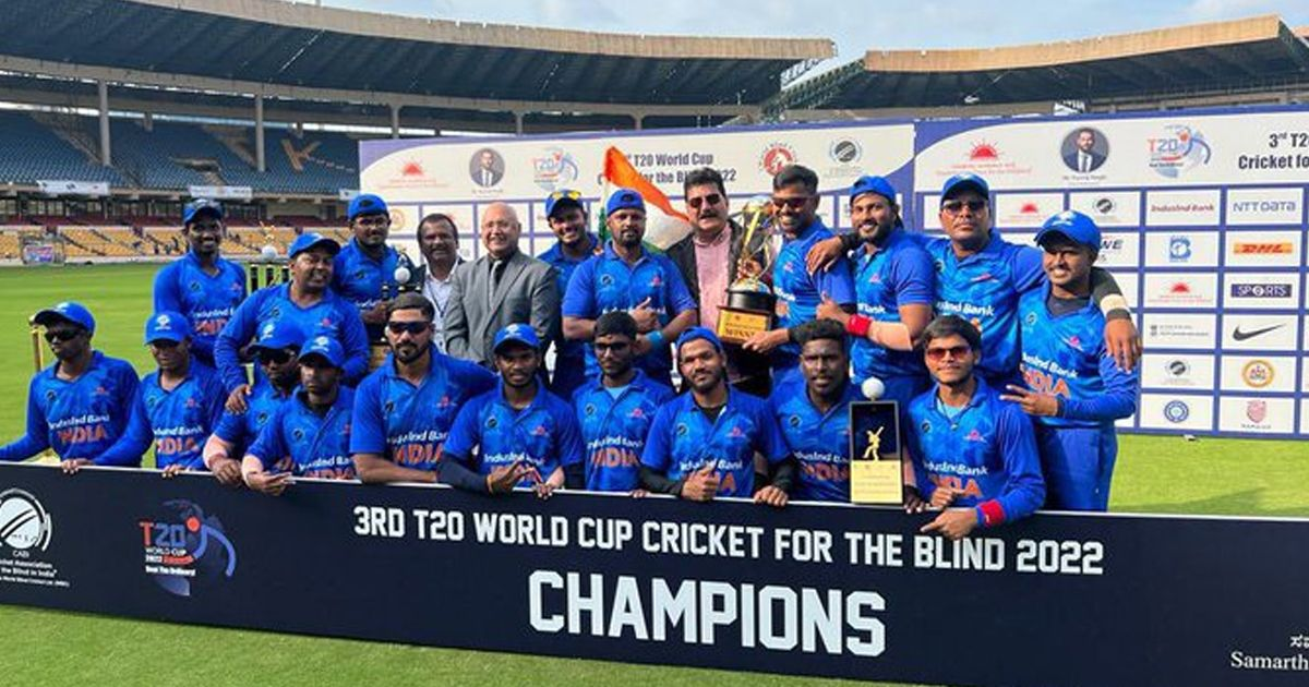 दृष्टिबाधित क्रिकेट टीम के साथ बीसीसीआई अधिकारी