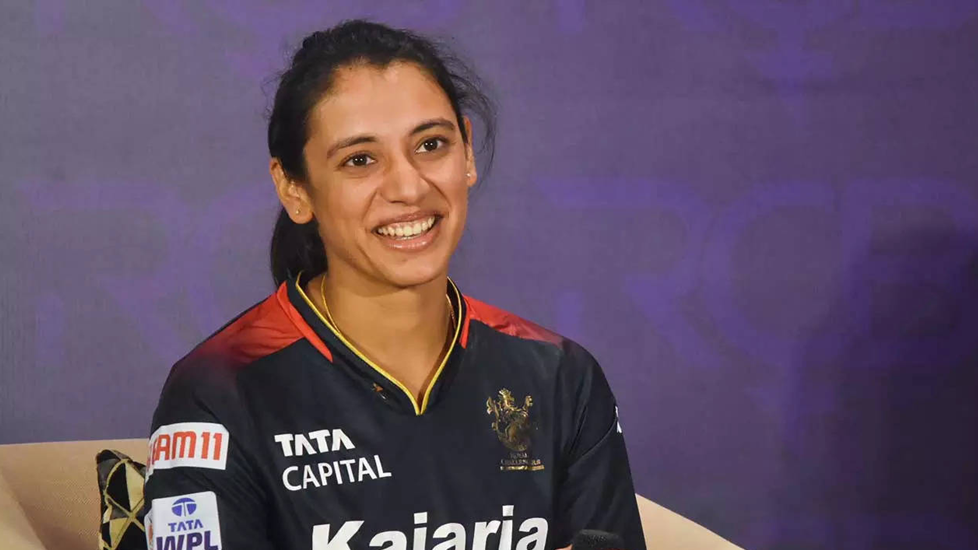 स्मृति मंधाना और जेमिमा रौड्रिग्स बल्लेबाजी करते हुए