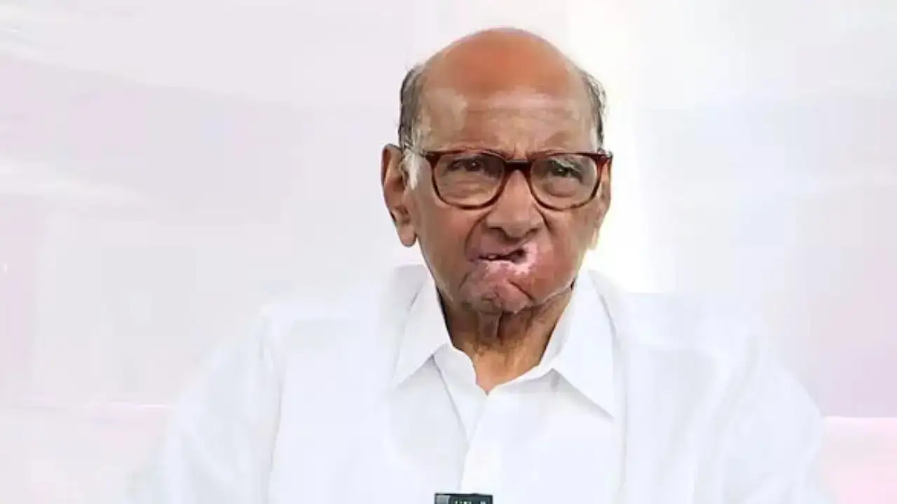 शरीर में पानी की कमी (डिहाइड्रेशन) के चलते पुणे के एक अस्पताल में भर्ती कराया गया है