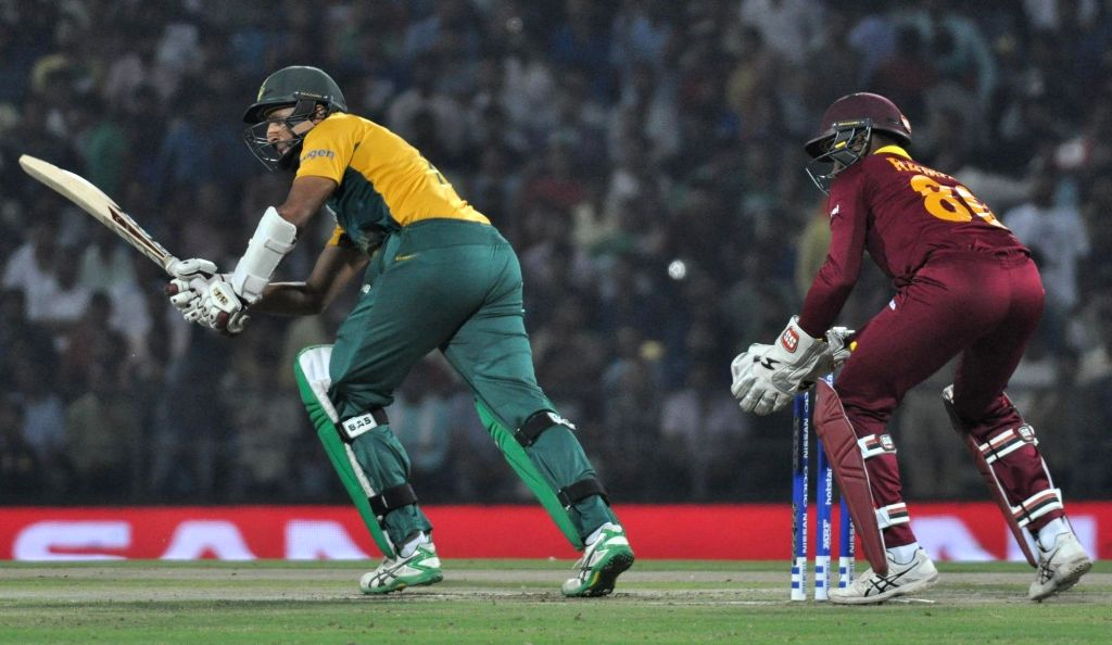 दक्षिण अफ्रीका और वेस्टइंडीज के खिलाड़ी मैच के दौरान