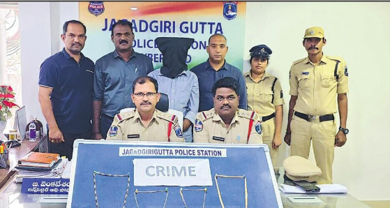 जगदगिरीगुट्टा में 14 तोला सोने की चोरी का आरोपी गिरफ्तार