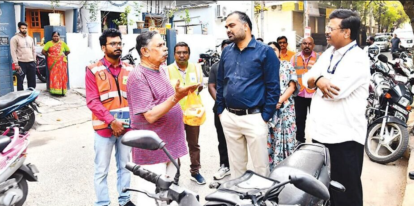 हैदराबाद में कचरा संग्रहण अभियान का निरीक्षण