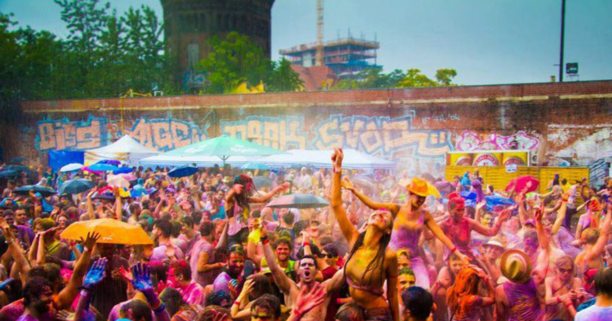क्लासिक गार्डन में होली कार्निवल का आयोजन