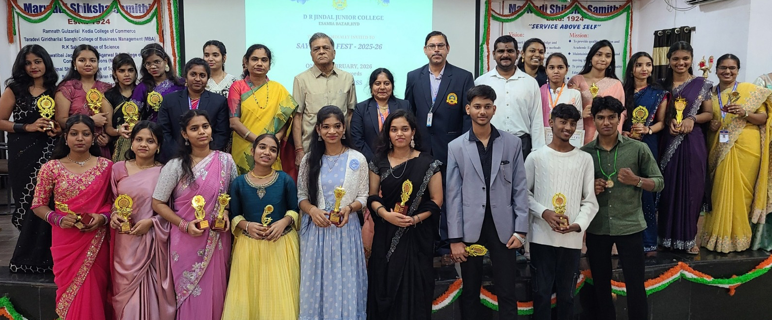 डॉ. जिंदल जूनियर कालेज में सायोनारा फेयरवेल का आयोजन