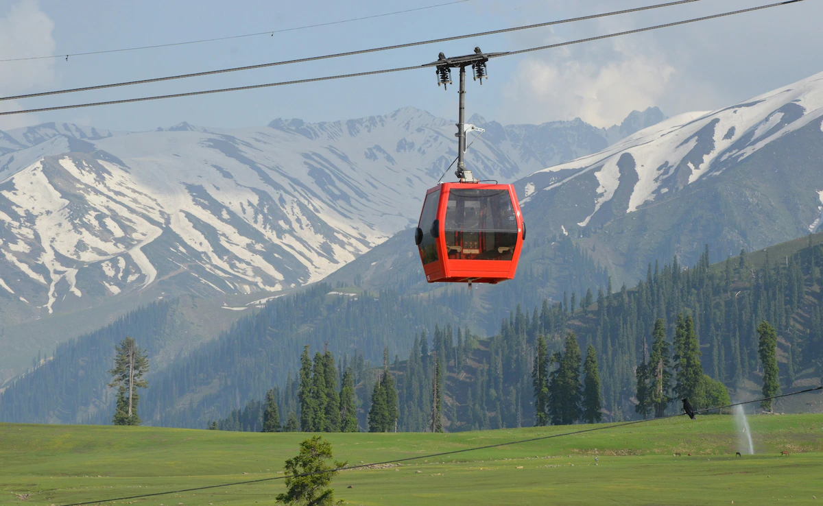 1. गुलमर्ग, जम्मू और कश्मीर