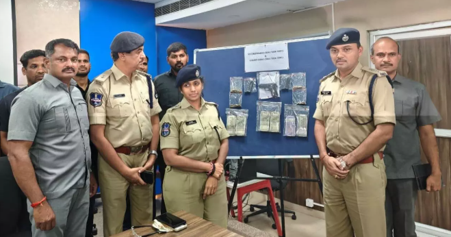 हैदराबाद: SBI ATM लूट मामले में पुलिस ने दो लुटेरों को पकड़ा