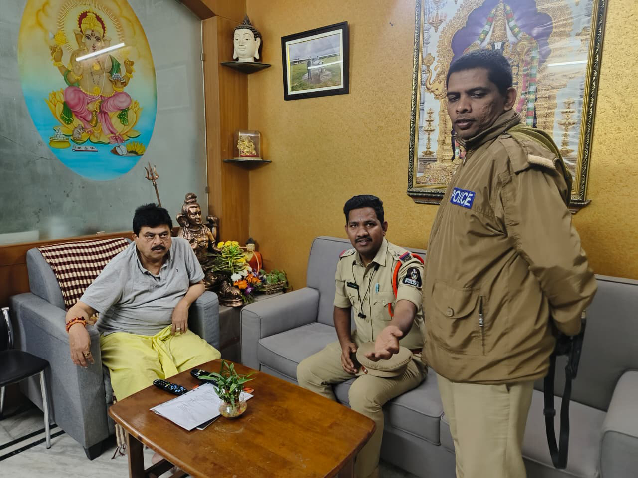 कामारेड्डी में भाजपा विधायक कार्यालय पर हमला, सियासत गरम