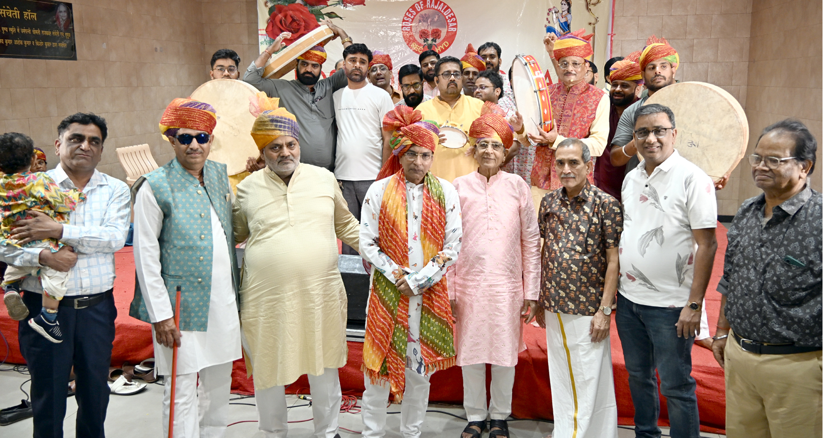 हैदराबाद में रोजेज़ ऑफ राजलदेसर होली मिलन समारोह का दृश्य