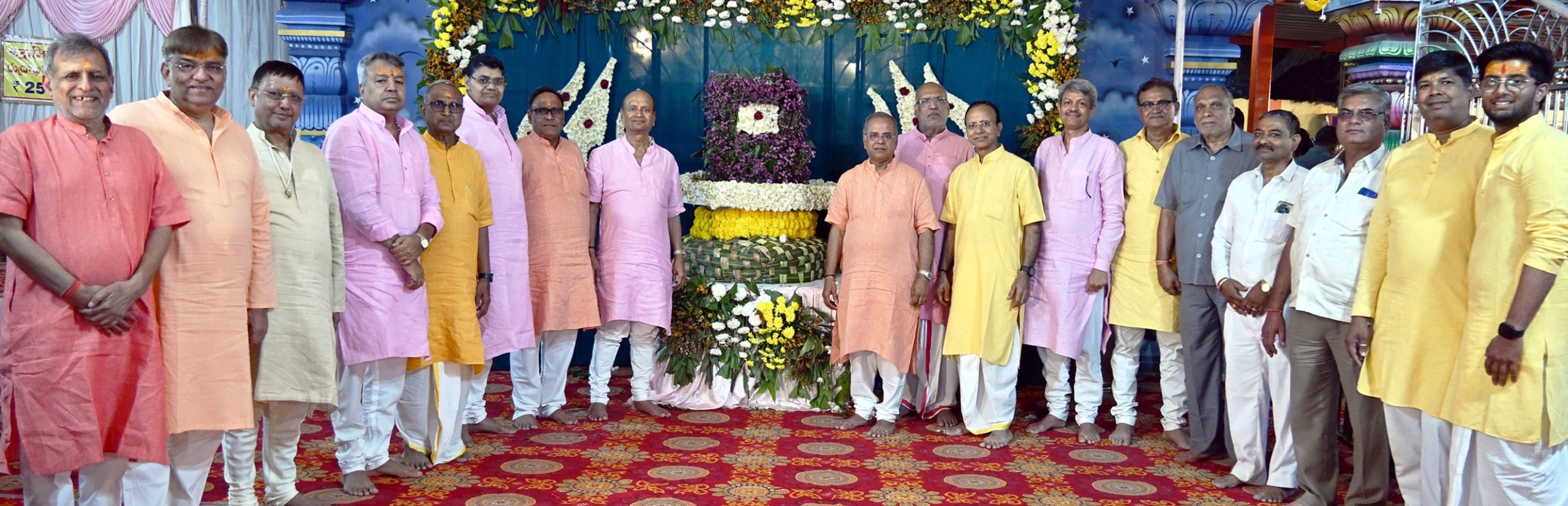 मंदिर में भक्तों ने भाग लिया महाशिवरात्रि उत्सव में