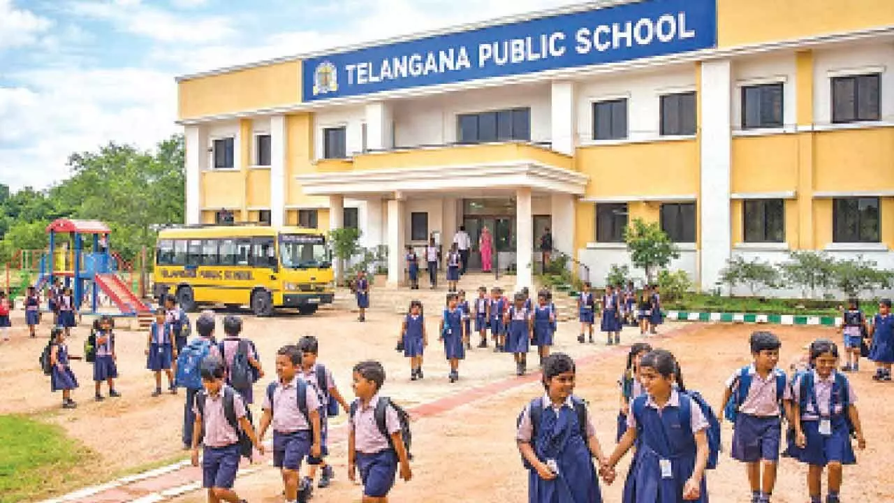 शिक्षा सुधारों पर समीक्षा करते सीएम रेवंत रेड्डी