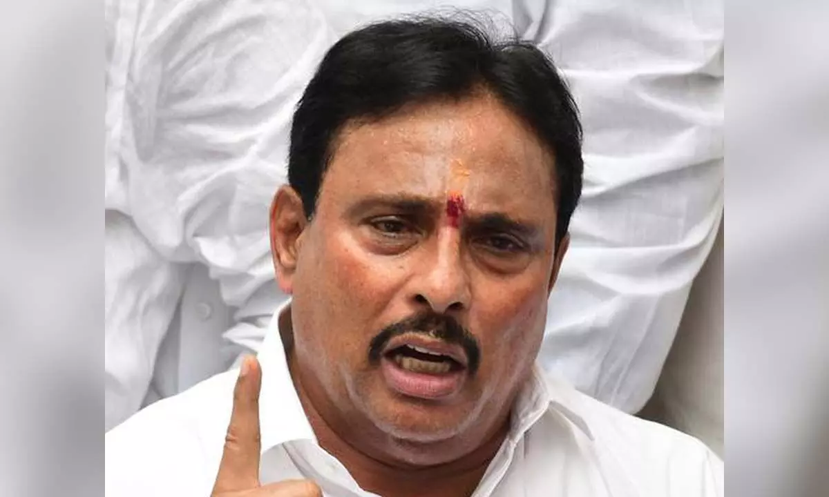 दानम नागेंदर मीडिया से बातचीत करते हुए