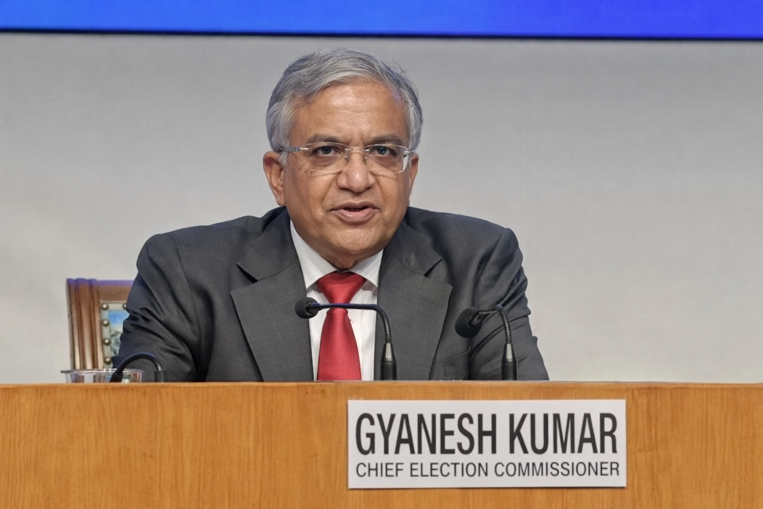 संसद में मुख्य निर्वाचन आयुक्त हटाने के प्रस्ताव पर बहस