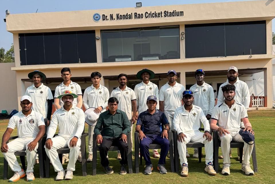 लोकेश और मायका के शतकों से टीम बनी चैंपियन