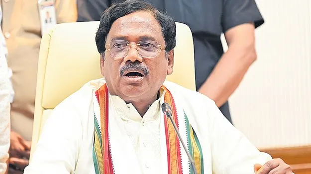 आईटीआई में नए तकनीकी पाठ्यक्रम का उद्घाटन करते मंत्री