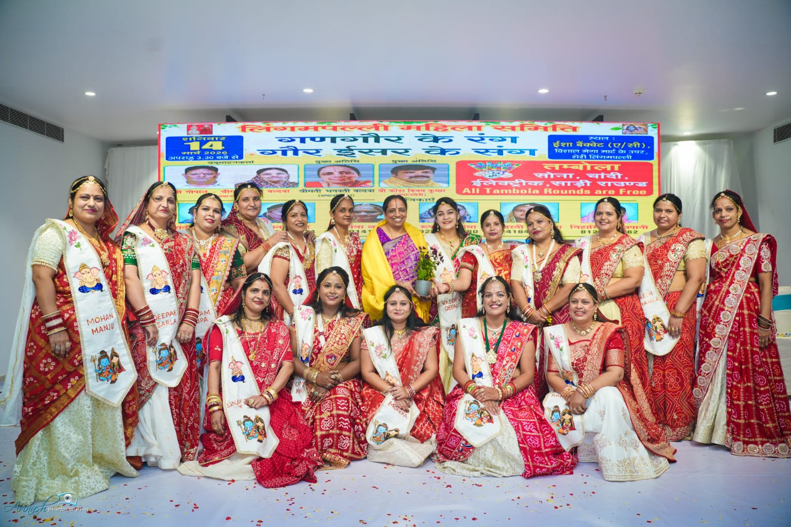 गणगौर उत्सव में महिलाएं सांस्कृतिक कार्यक्रम प्रस्तुत करती हुई