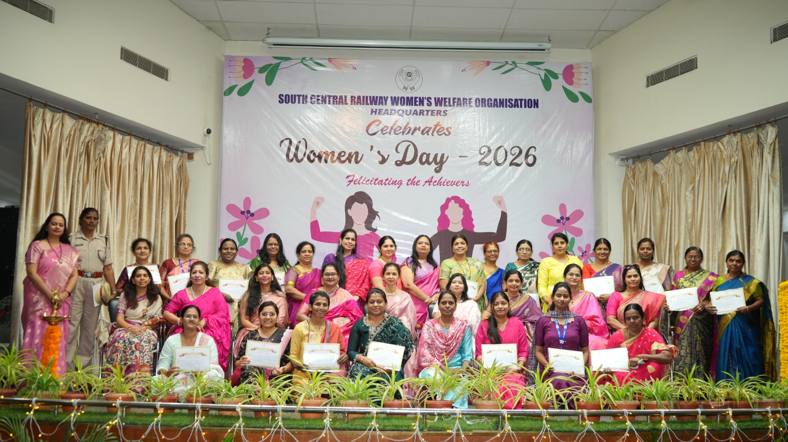 रेलवे महिला कर्मचारियों को सिकंदराबाद में सम्मानित किया गया