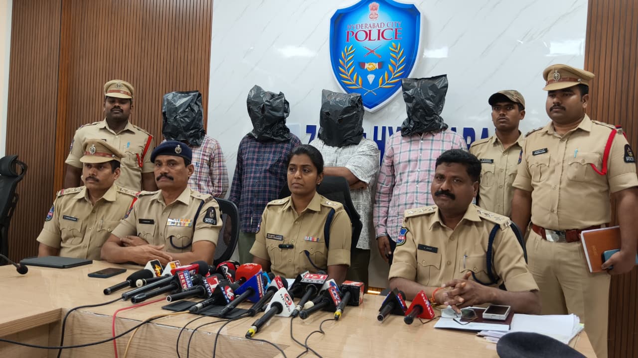 अंबरपेट पुलिस गिरफ्तार फाइनांसरों के साथ